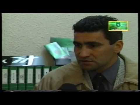 O argentino goleador Alberto Acosta é entrevistado